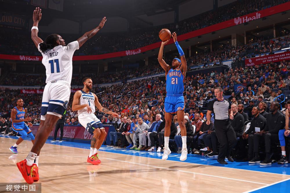 在其中扮演 在其中扮演